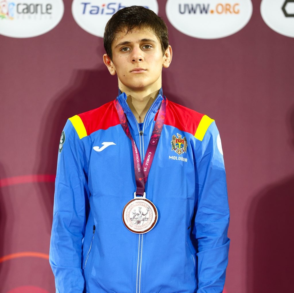 2-3-1024x1022 Борец Максим Димов стал призером чемпионата Европы