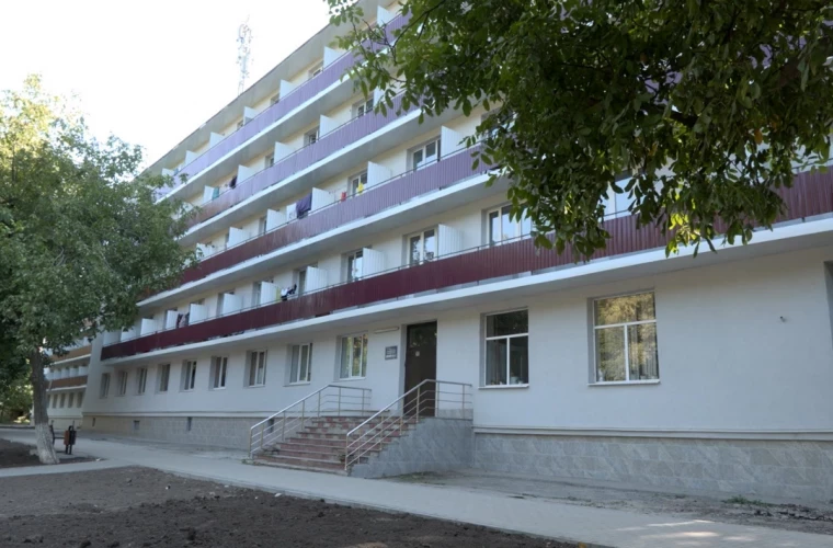 833930 Студенты колледжей и центров передового опыта занимают места в общежитиях