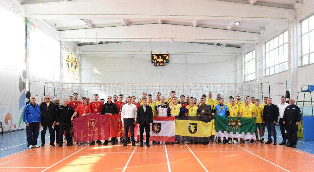 2-1024x561 Полицейские сменили форму на спортивную: сотрудники МВД сразились на волейбольной площадке